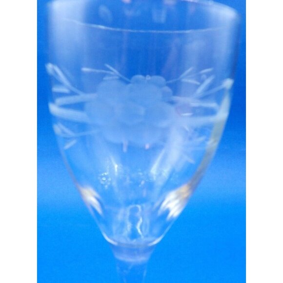 Crystal Wine Glass- Etched Ring & Flowers- Starburst Pattern on Bottom - Picture 2 of 6